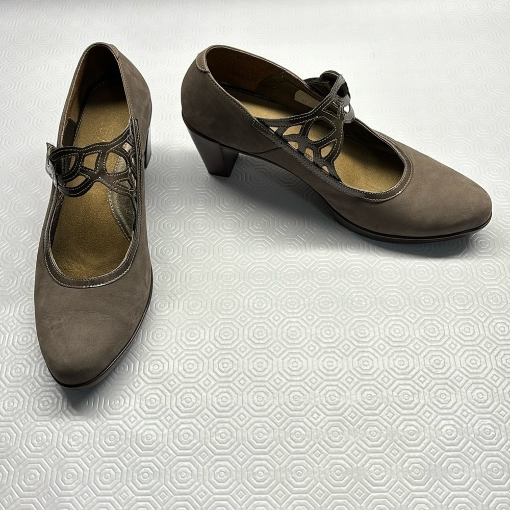 Naot Luma Mary Jane Pumps Shoes Microfibre Suede Size 41 Colour Taupe